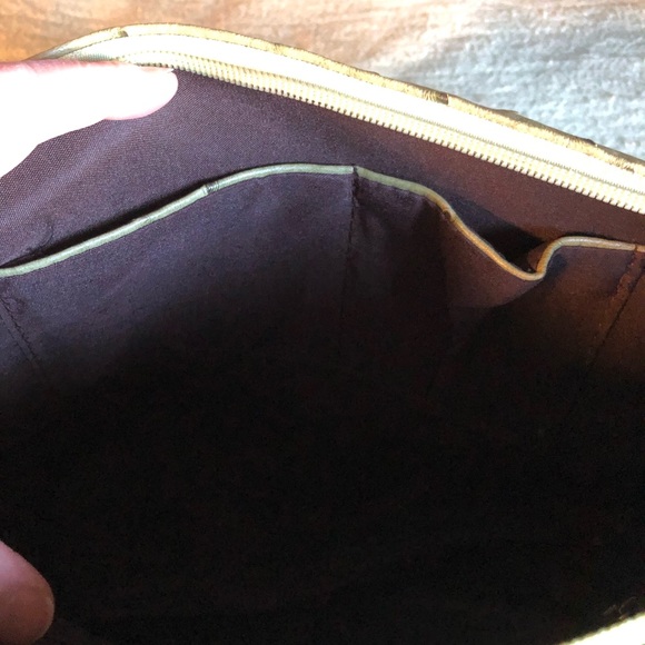 Green Ostrich Handbag - Picture 10 of 11